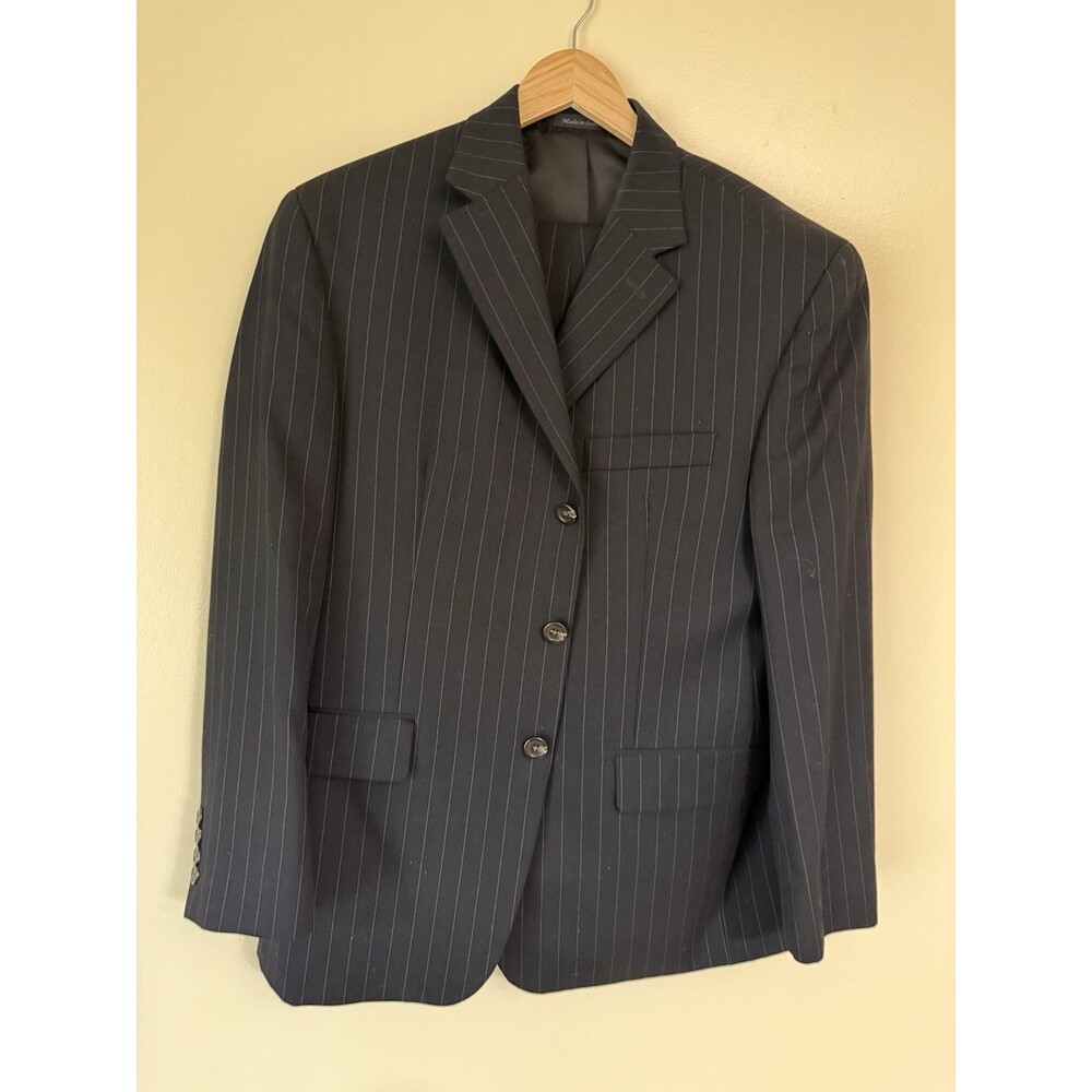 Chaps Sophisticated Men Pinstriped Suit Size 40S Retails for over $200